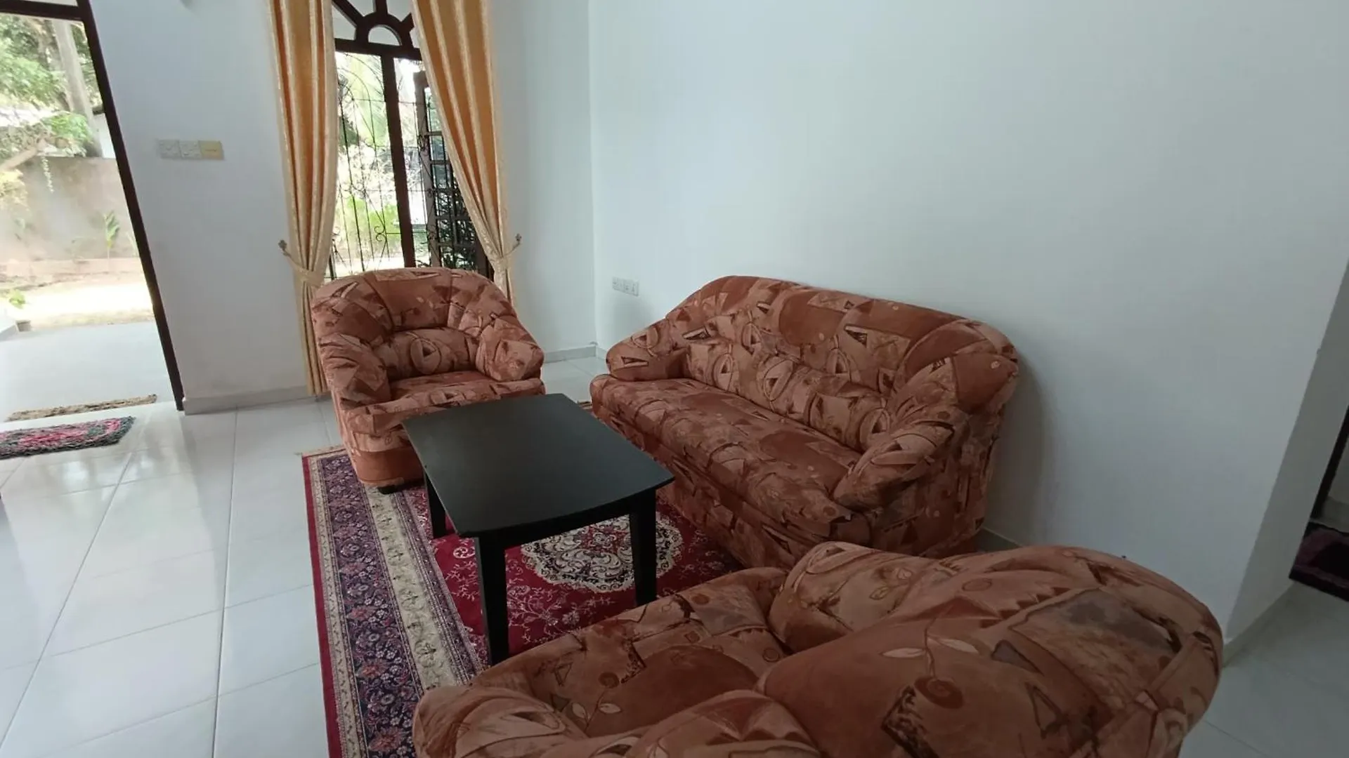 S And P Airport Transit Hostel And Villa 01 Negombo