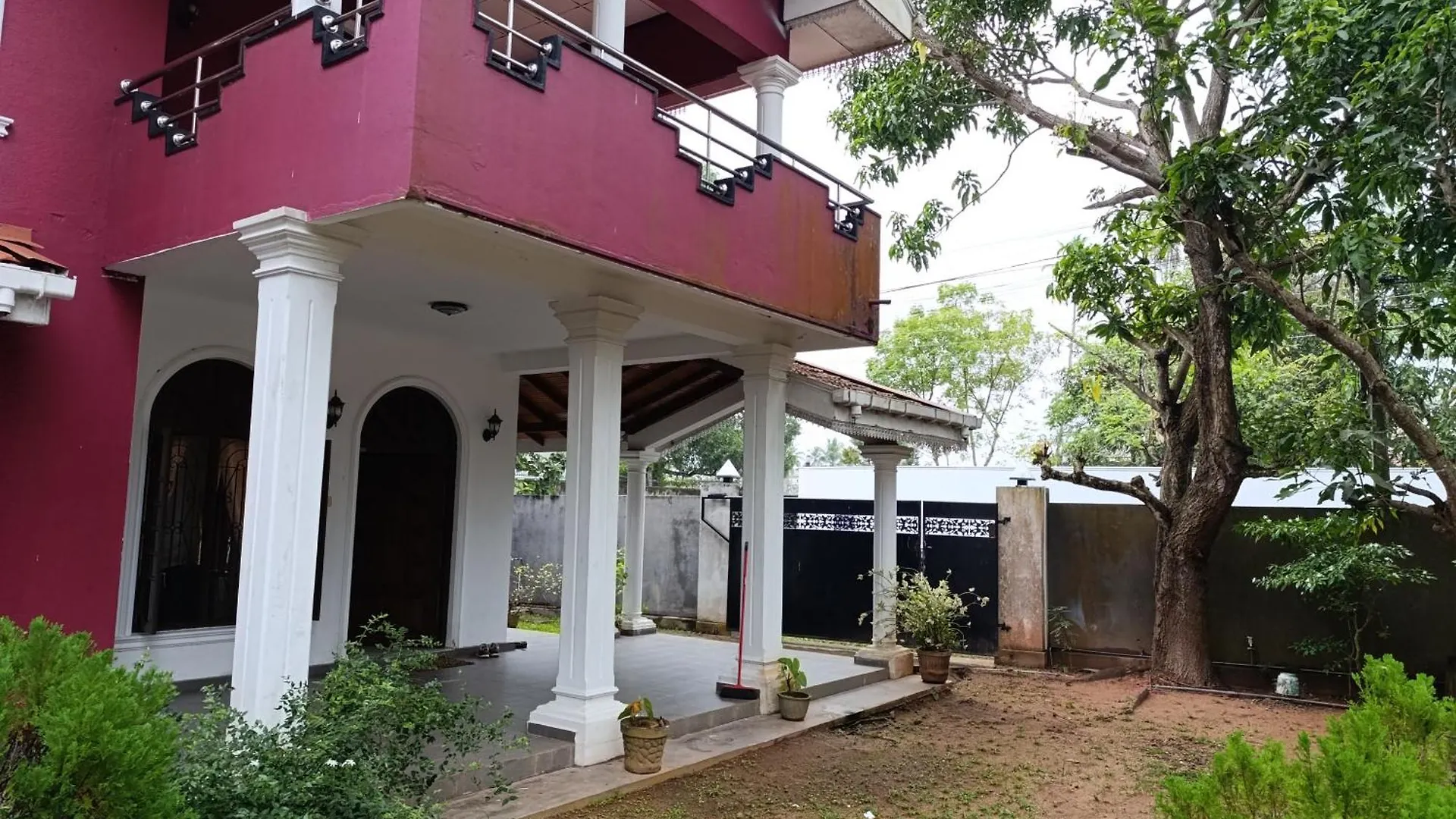 S And P Airport Transit Hostel And Villa 01 Negombo