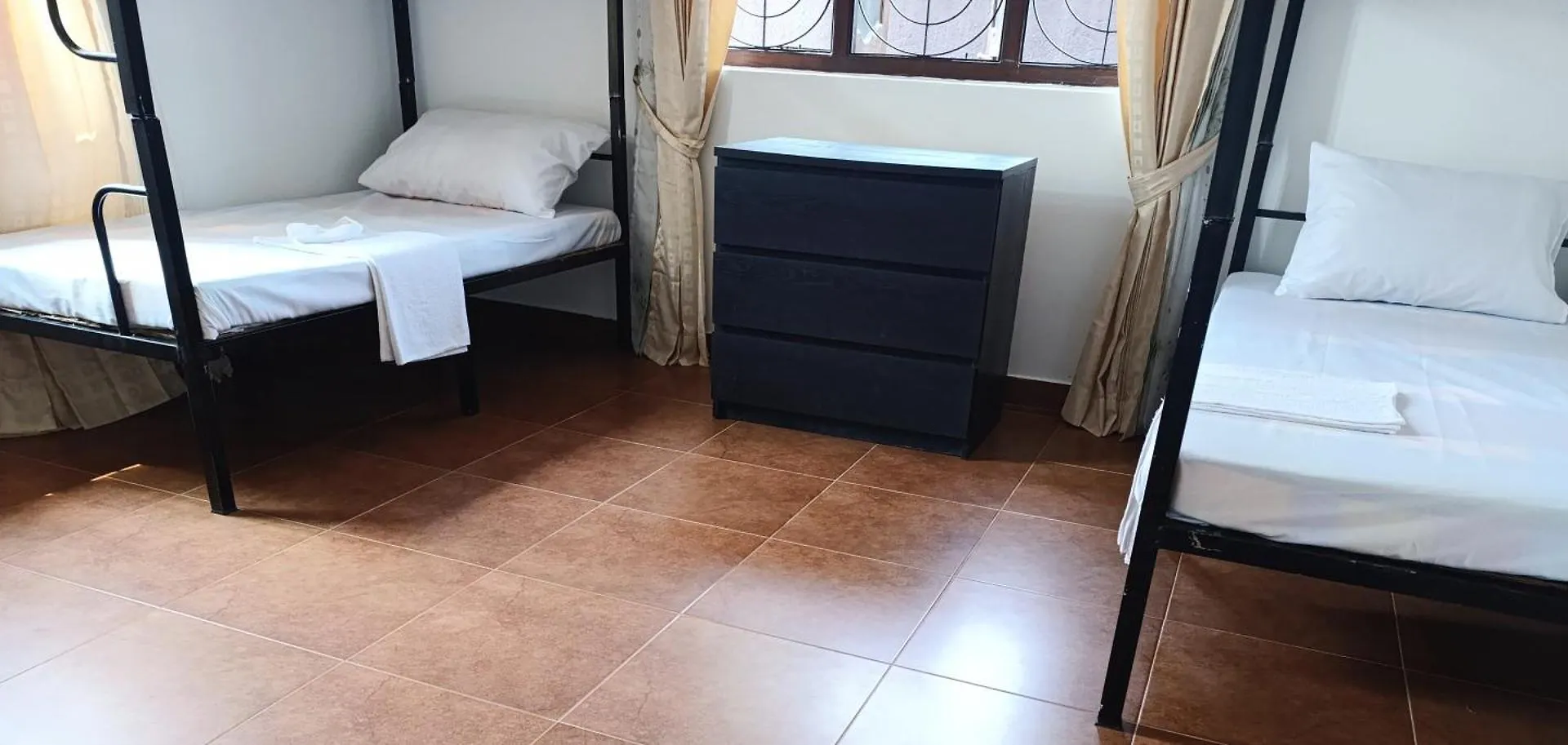 S And P Airport Transit Hostel And Villa 01 Negombo
